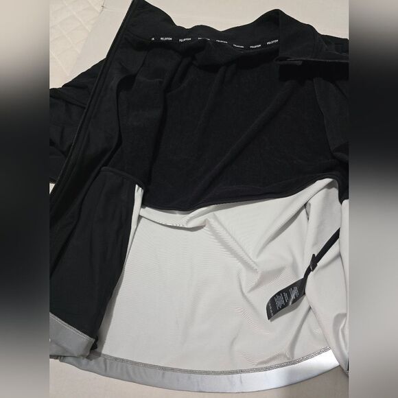 Peloton Reflective Active Jacket Size Large In Black - Picture 3 of 10